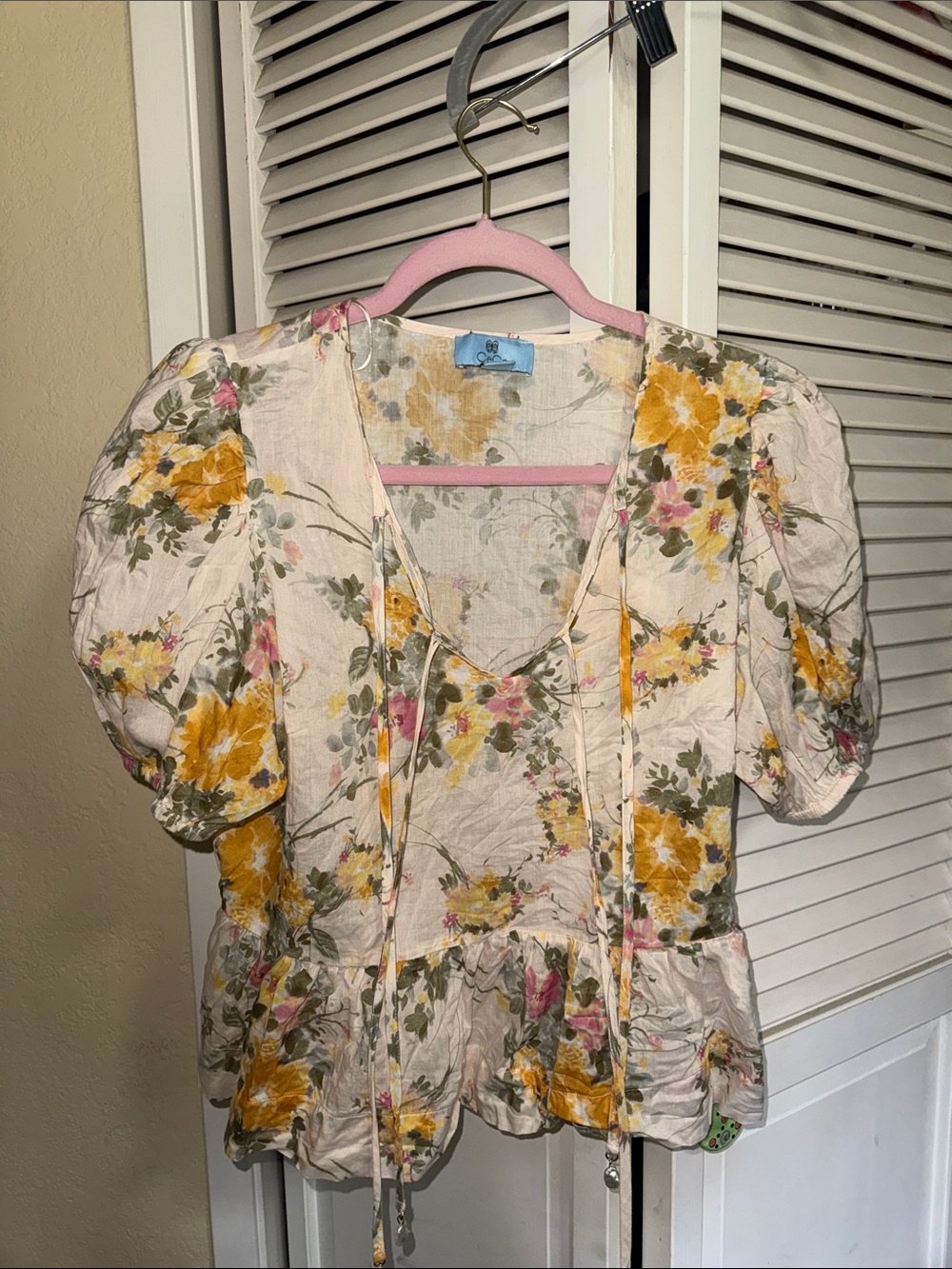 CeCe Yellow Floral Puff-Sleeve Peplum Blouse